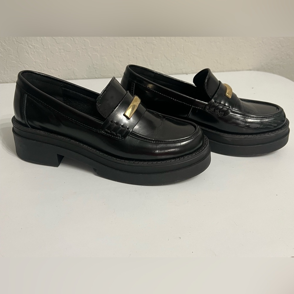 Steve Madden Elegant Black Loafers with Gold Accent